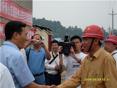 時(shí)任福建省委常委、福州市市委書記袁榮祥看望我司四川汶川地震救災(zāi)員工